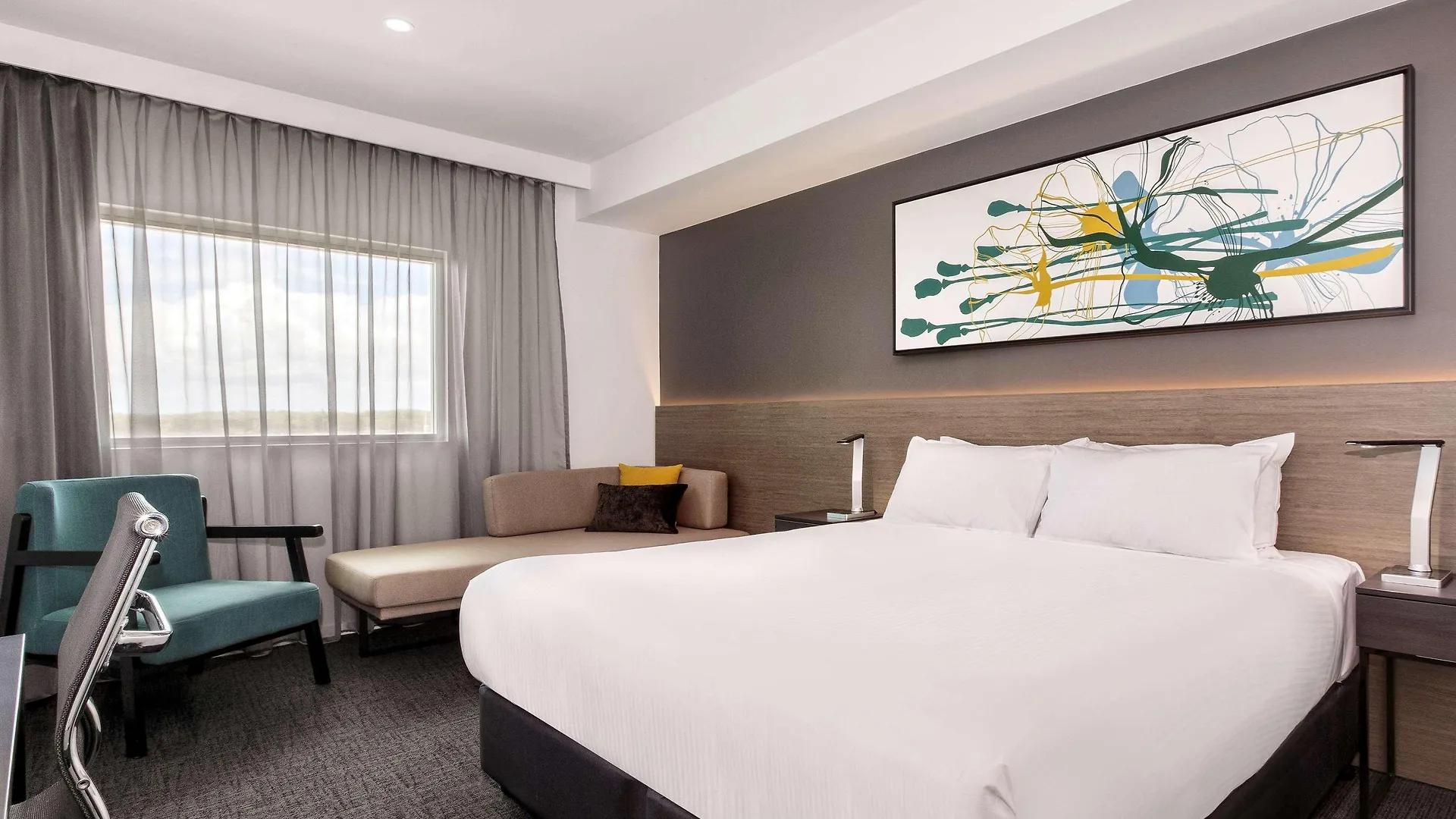 Mercure Sunshine Coast Kawana Waters Hotel