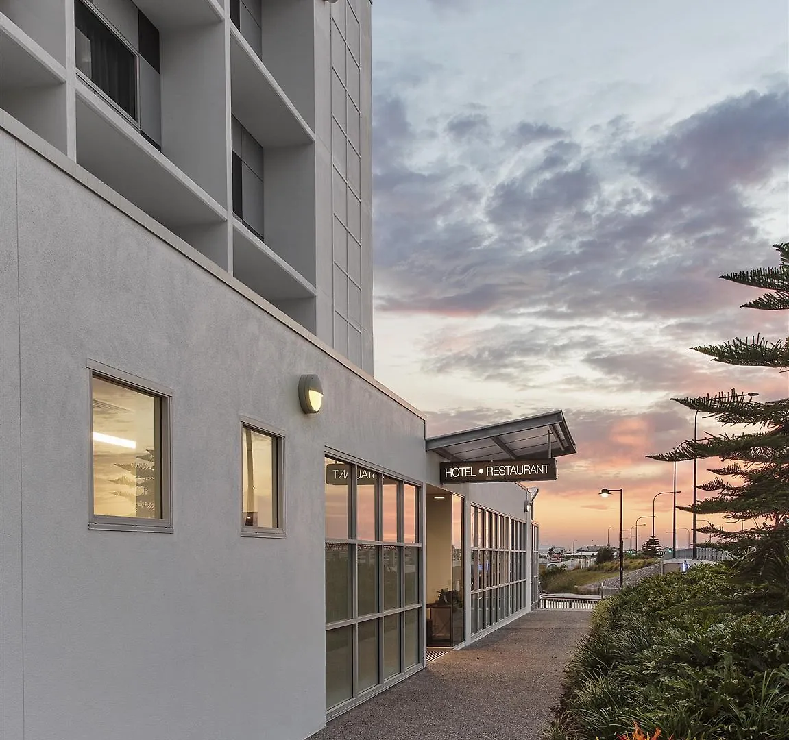 Mercure Sunshine Coast Kawana Waters Hotel